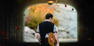 Meditative guitar magic Robert Linton